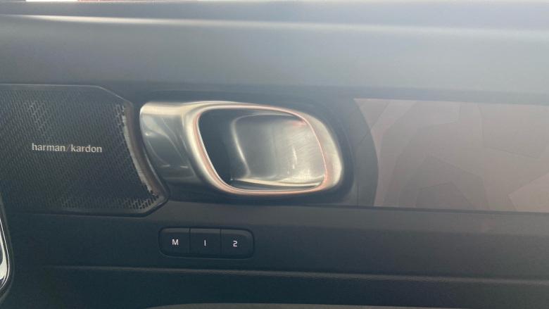 Volvo Xc40 1.5 T5 Recharge PHEV Ultimate Dark 5dr Auto Estate